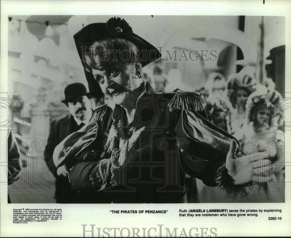 1983 Press Photo Angela Lansbury in a scene from The Pirates of Penzance.-Historic Images