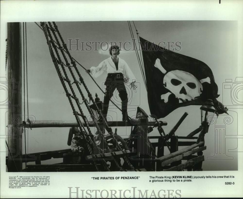 1983 Press Photo Kevin Kline in a scene from The Pirates of Penzance.-Historic Images