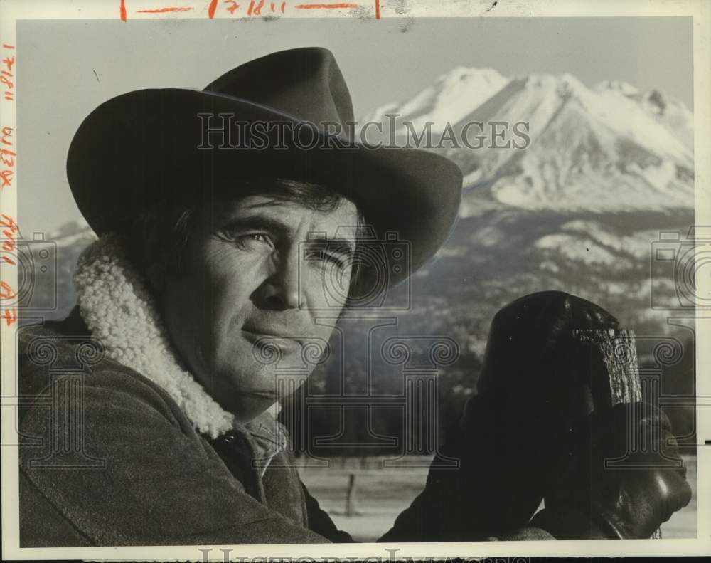 1972 Press Photo Fess Parker, &quot;Climb An Angry Mountain&quot; - nop60932-Historic Images