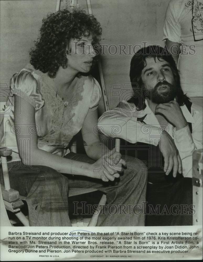 1976 Press Photo Jon Peters and Barbra Streisand on set of A Star is Born.-Historic Images