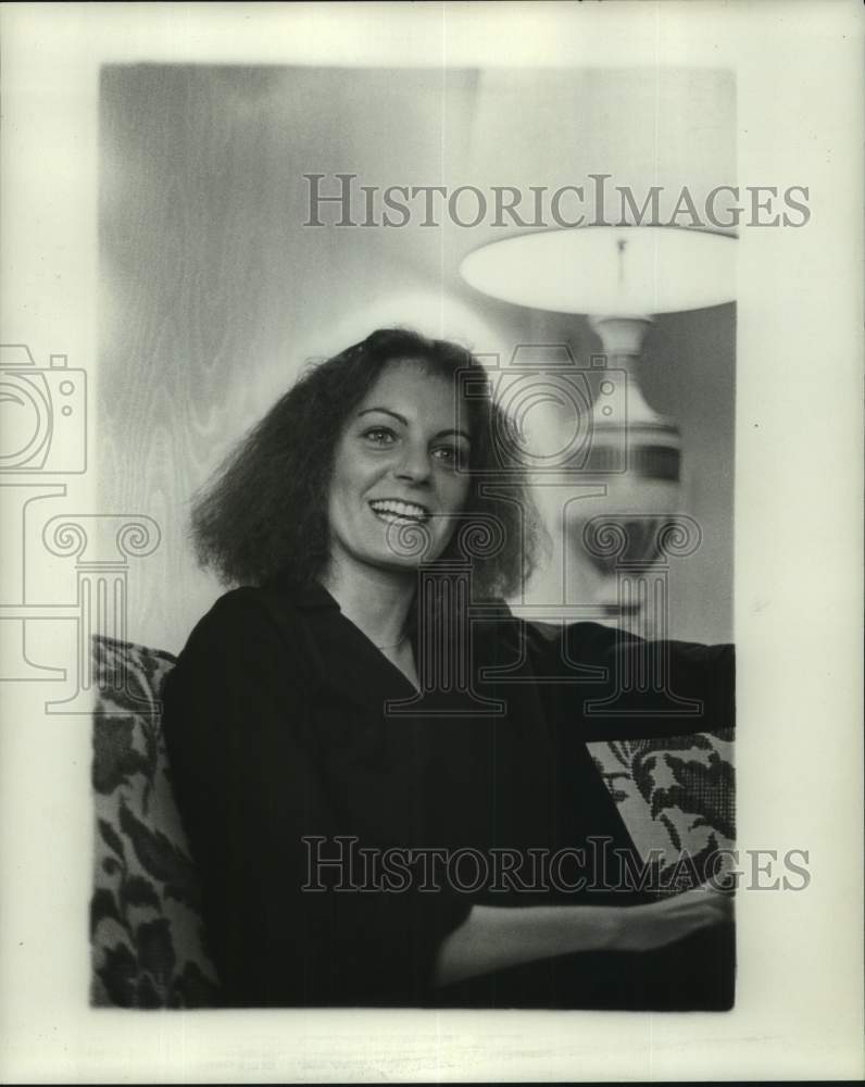 1975 Press Photo Actress Julia Phillips - nop62035-Historic Images