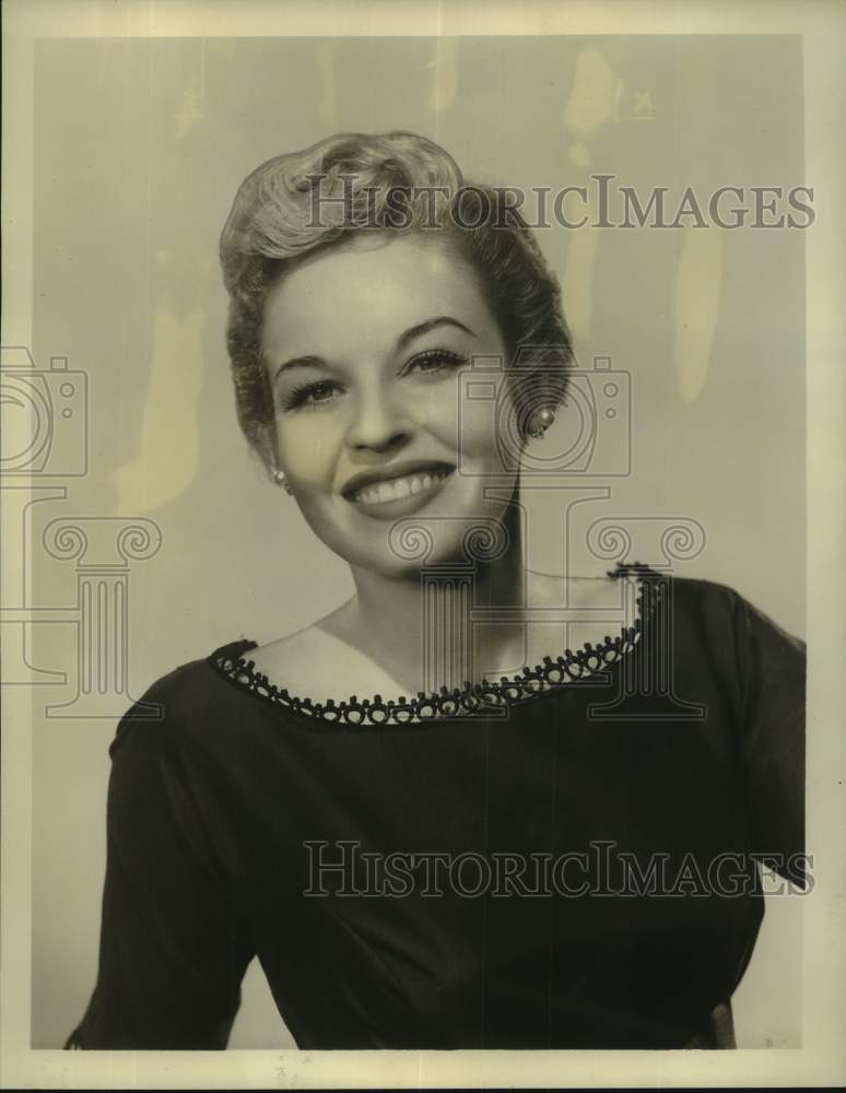 1958 Press Photo Jaye P. Morgan appears on &quot;The Jimmy Dean Show&quot; on CBS-TV-Historic Images