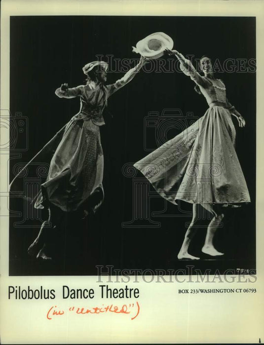 1982 Press Photo Entertainers with the Pilobolus Dance Theatre in "Untitled"-Historic Images
