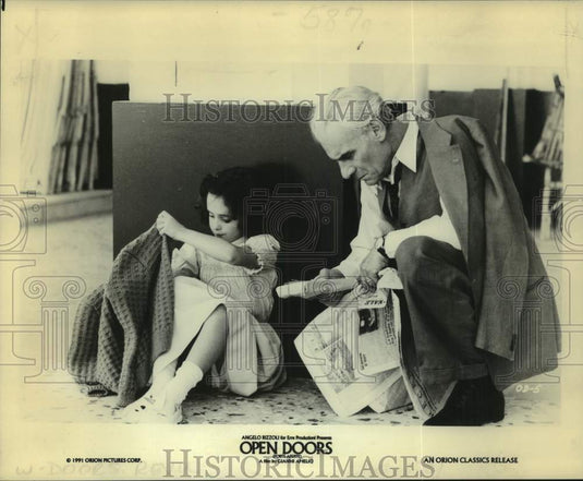 1991 Press Photo Eleonora Schinina and Gian Maria Volonte star in "Open Doors" - Historic Images