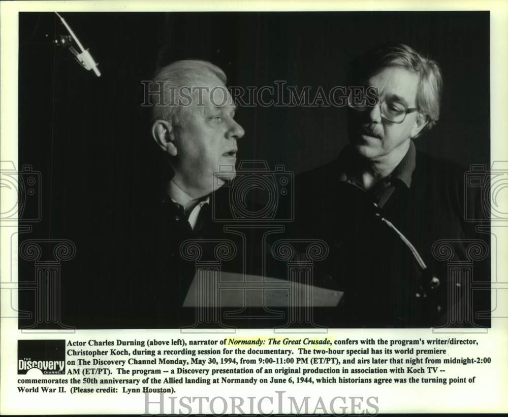 1994 Press Photo Discovery Channel&#39;s Charles Durning and Christopher Koch confer- Historic Images