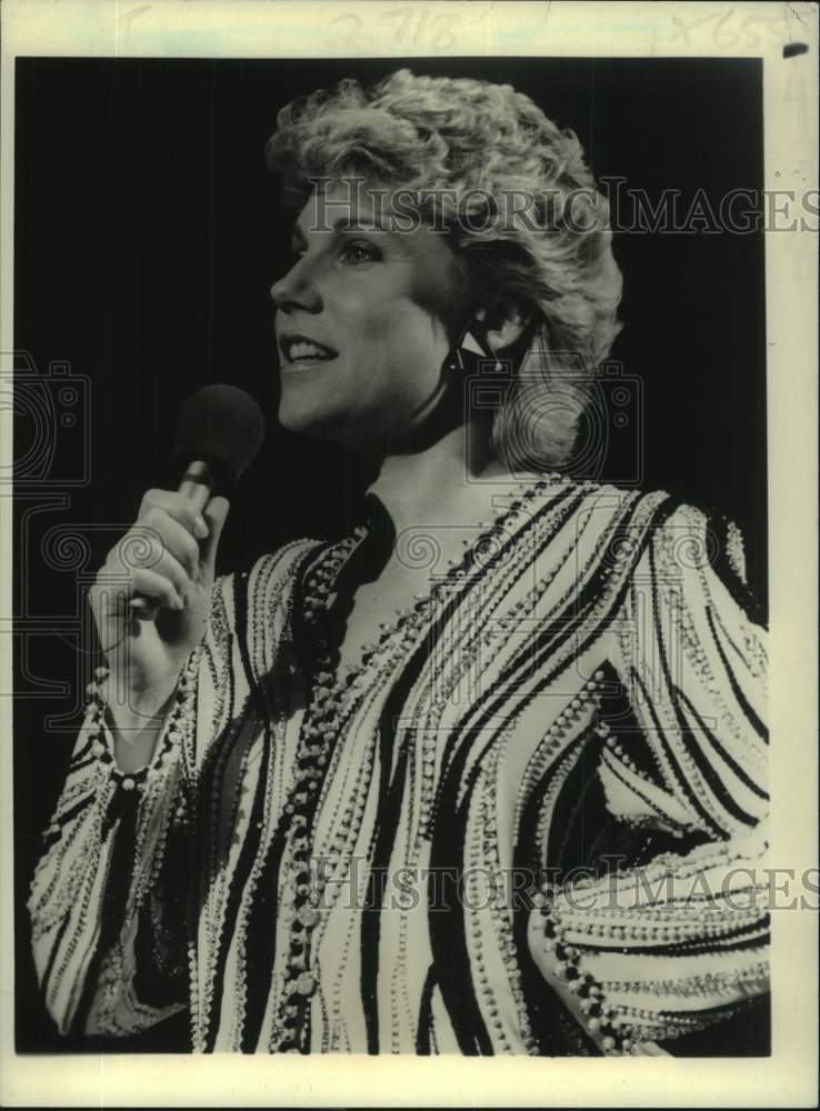 1984 Press Photo Anne Murray, singer, performs in Anne Murray&#39;s Winter Carnival - Historic Images