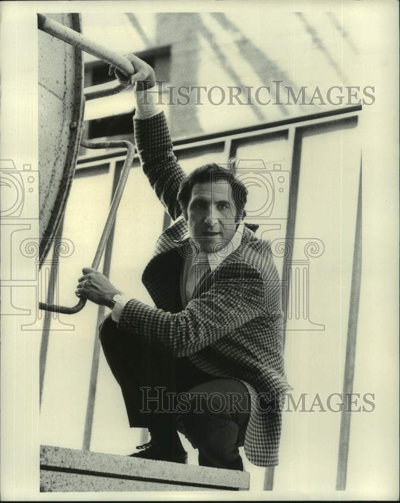 1976 Press Photo Judd Hirsch starring in the title role of "Delvecchio" drama-Historic Images