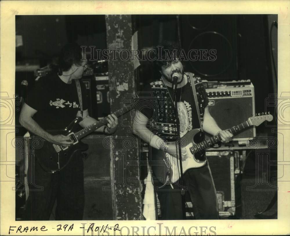 1992 Press Photo Members of The Radiators perform at Tipitina&#39;s in New Orleans.- Historic Images