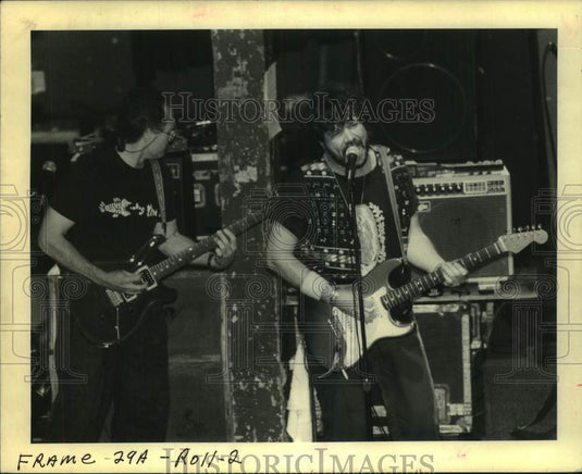 1992 Press Photo Members of The Radiators perform at Tipitina's in New Orleans.- Historic Images