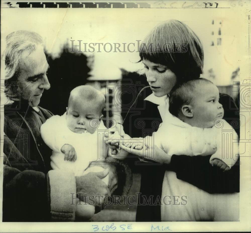 1970 Press Photo Richard Fleischer and Mia Farrow in Bracknell, England.-Historic Images