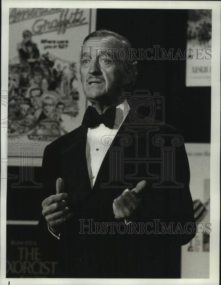 1977 Press Photo David Niven, host-narrator of &quot;The Billion Dollar Movies&quot;-Historic Images