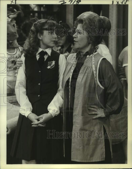 1979 Press Photo Dana Plato & Charlotte Rae in "Diff'rent Strokes" on NBC-TV-Historic Images