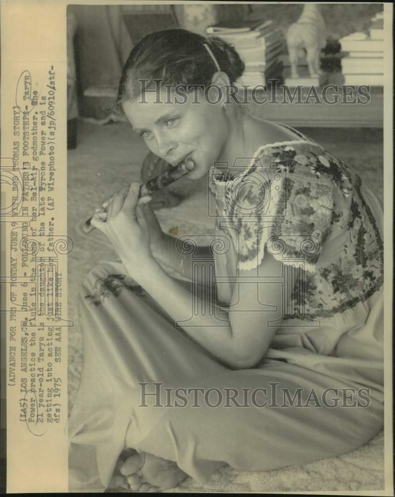 1975 Press Photo Taryn Power practice the flute in godmother&#39;s home in Bel-Air-Historic Images