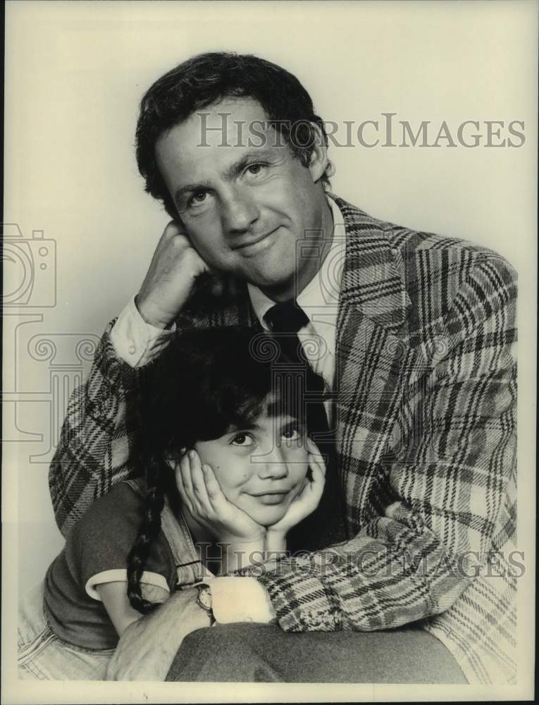 1980 Press Photo Actors Lawrence Pressman, Natasha Ryan in &quot;Ladies Man&quot; on CBS-Historic Images