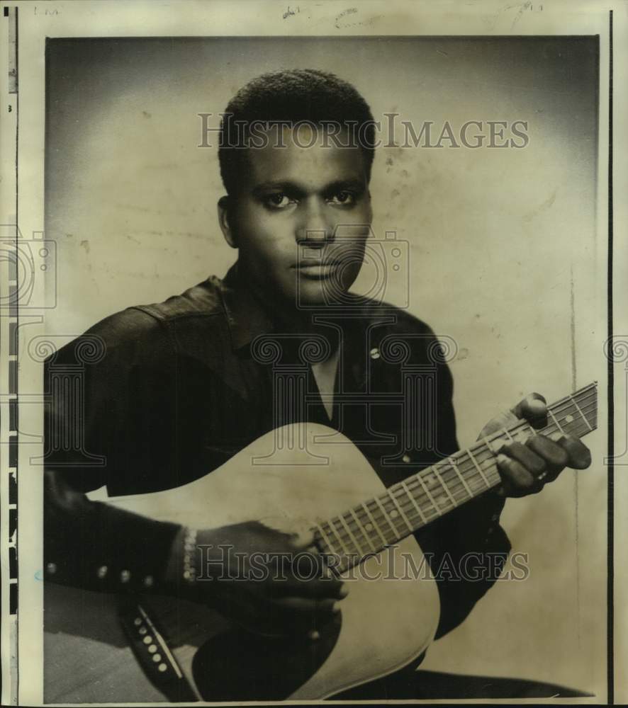 1971 Press Photo Charley Pride has two gold records in country &amp; western field-Historic Images