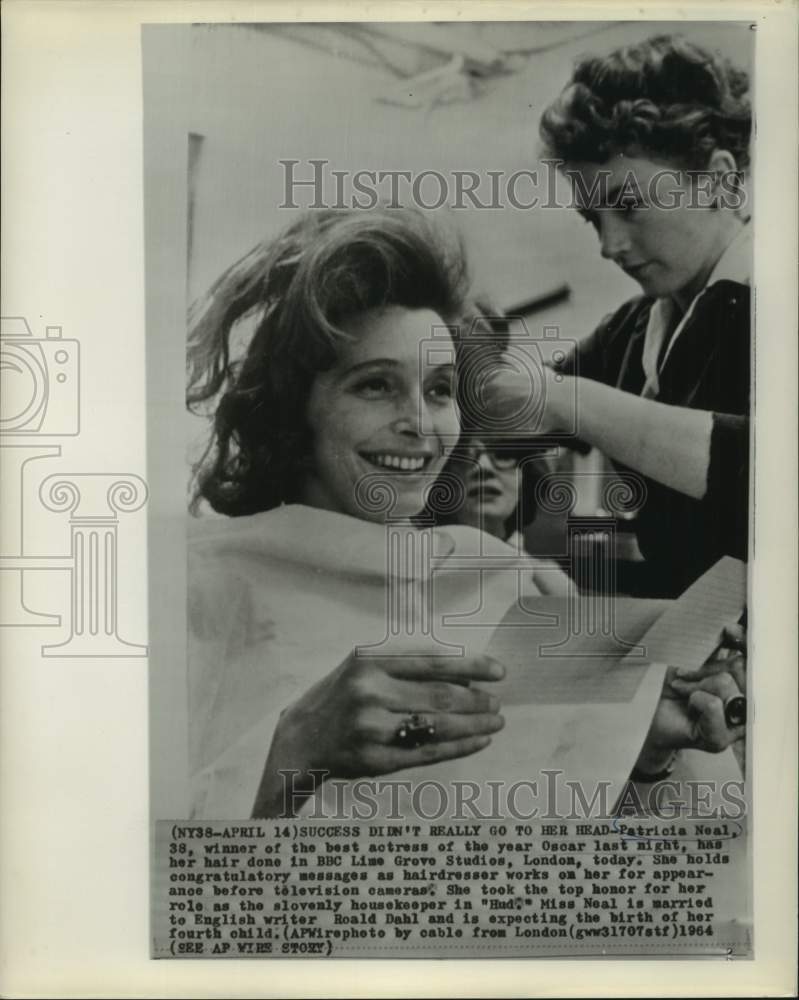 1964 Press Photo Patricia Neal has hair done in BBC Lime Grove Studios London-Historic Images