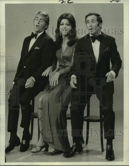 1971 Press Photo Dean Martin, Joanne Pflug, Joey Bishop on The Dean Martin Show-Historic Images