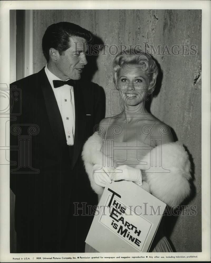 1959 Cindy Robbins and Robert Aiken at Press Premiere - Historic Images