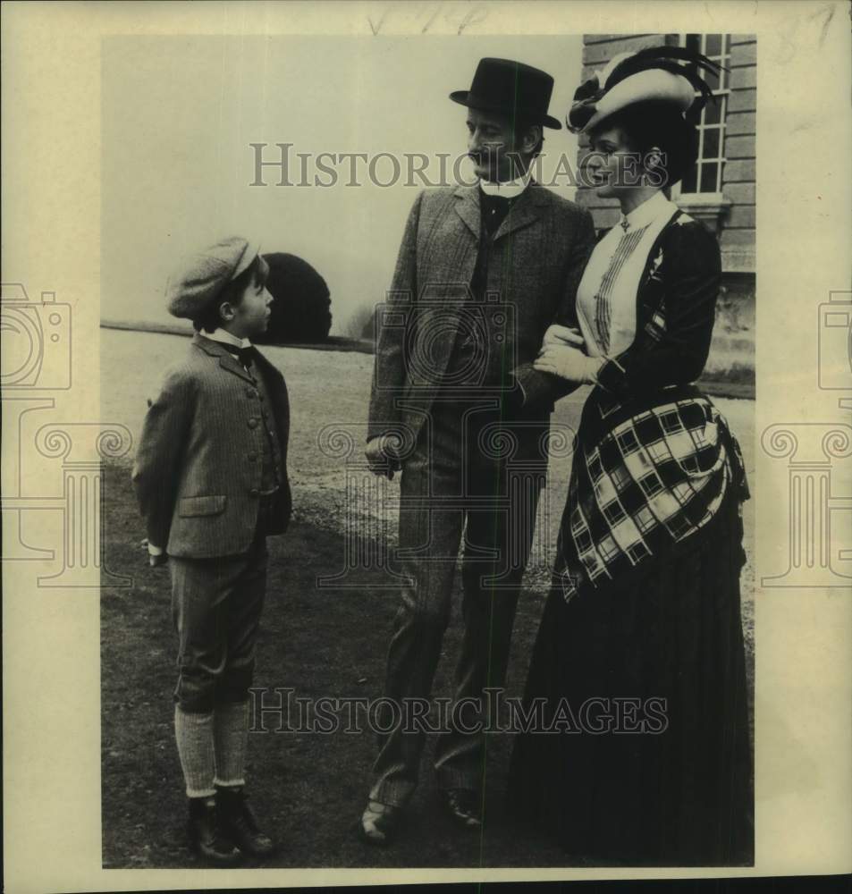 1975 Press Photo Cast members in a scene from &quot;Jennie: Lady Randolph Churchill&quot;-Historic Images