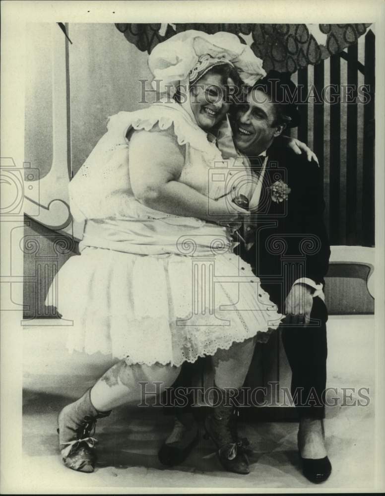 1967 Press Photo Harriet Gibson with Actor Jason Robards in Television ...