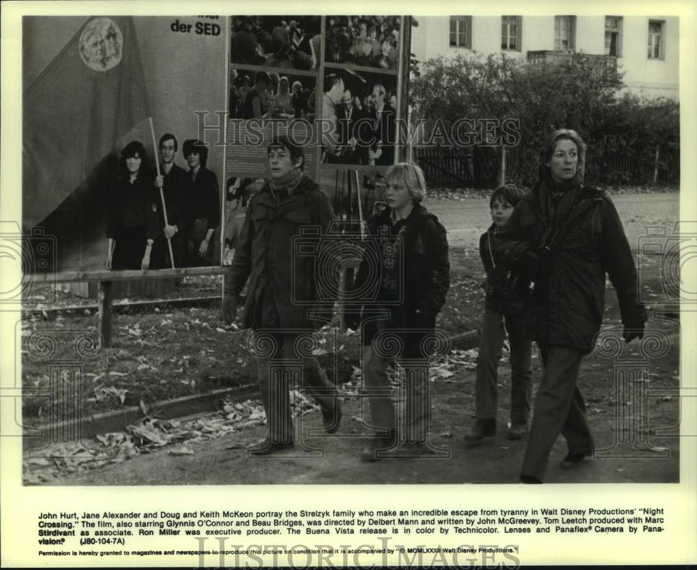 1982 Press Photo Stars of Walt Disney Production&#39;s &quot;Night Crossing.&quot; - nop74243-Historic Images