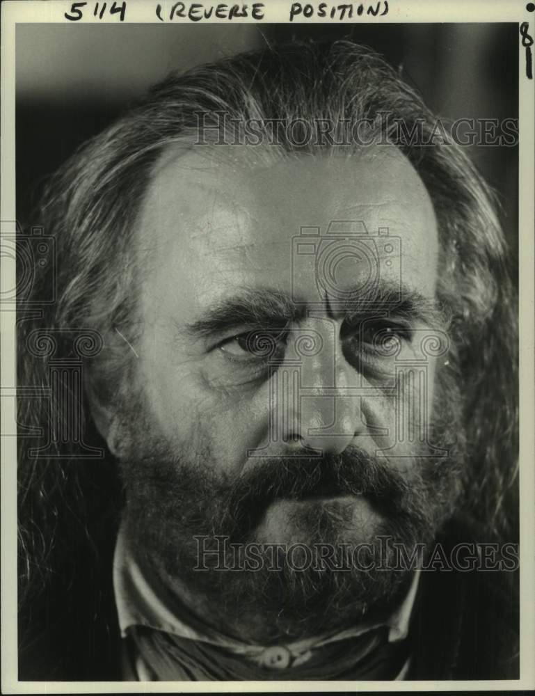1982 Press Photo George C. Scott stars in CBS-TV&#39;s &quot;Oliver Twist.&quot; - nop75630-Historic Images