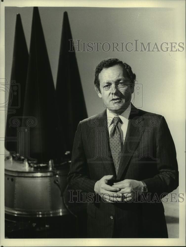 1981 Press Photo Bob Schieffer on The Defense of the United States, on CBS.-Historic Images