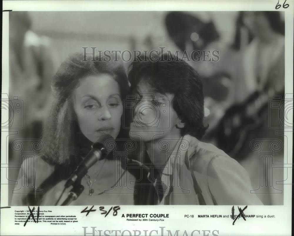 1979 Press Photo Maria Heflin and Steven Sharp sing a duet in "A Perfect Couple" - Historic Images