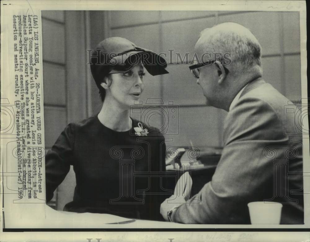 1969 Press Photo Loretta Young and attorney at Los Angeles Superior Court.-Historic Images