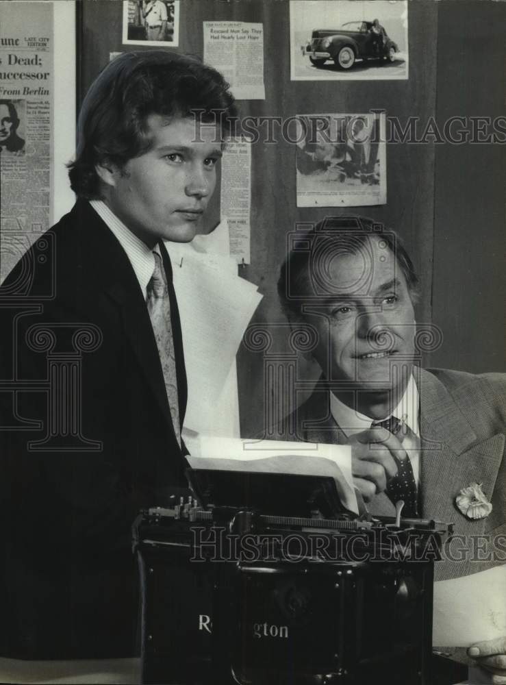 1976 Press Photo John Savage, left, and Gig Young on set for &#39;Gibbsville.&quot;-Historic Images