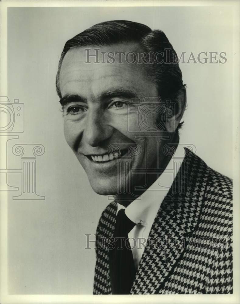 1975 Press Photo Chris Schenkel, Sportscaster - nop77298 - Historic Images