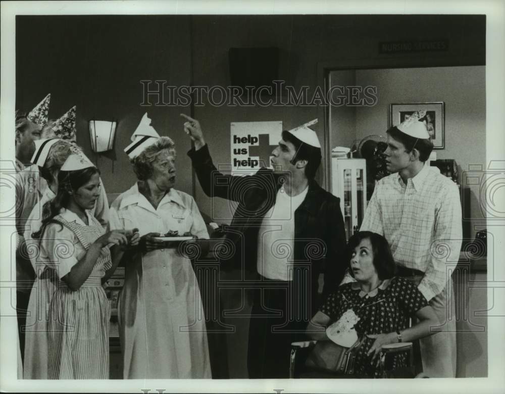 1977 Press Photo Henry Winkler shown in scene from "Happy Days" on ABC-TV- Historic Images