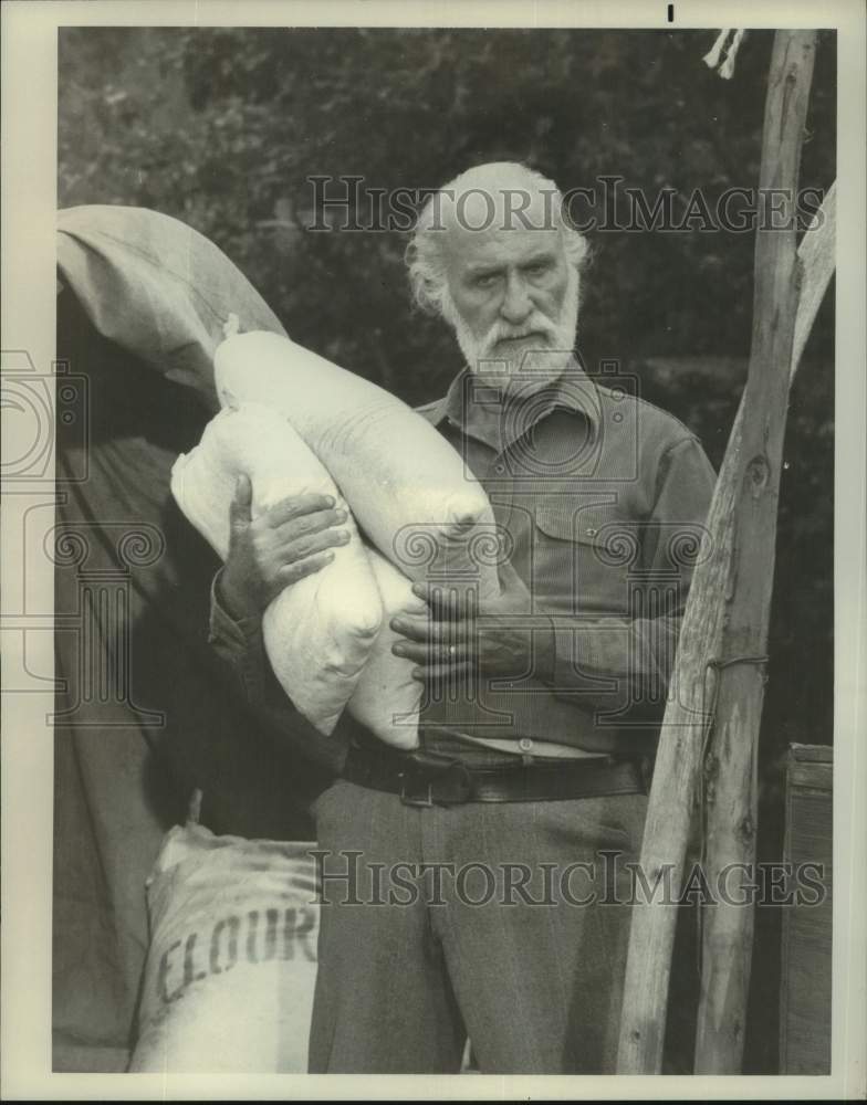 1976 Press Photo Keenan Wynn, guest stars in &quot;The Longest Drive&quot; on NBC-Historic Images