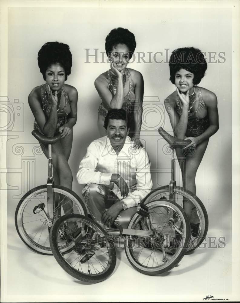 1975 Navarro Family Circus Unicyclists - Historic Images