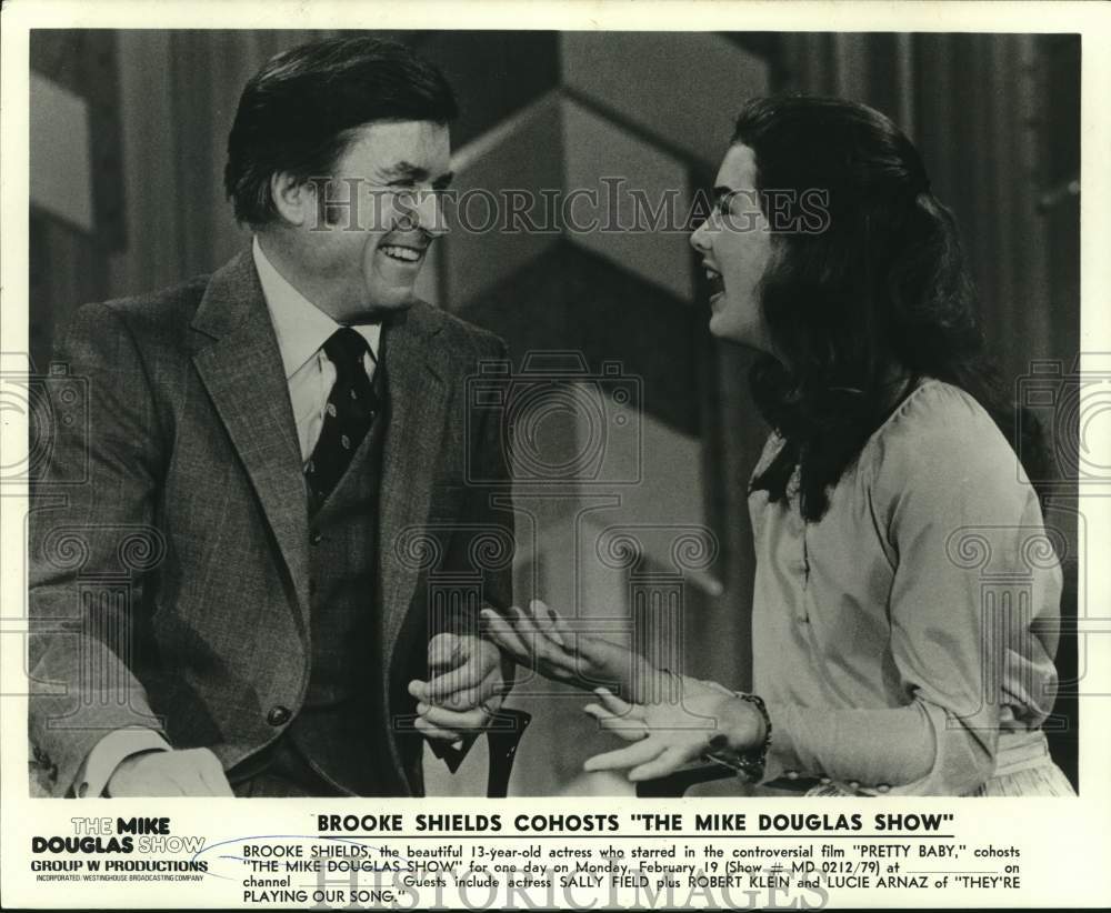 1979 Press Photo Brooke Shields with Host Mike Douglas on The Mike Douglas Show-Historic Images