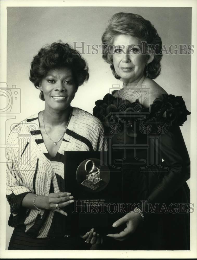 1987 Beverly Sills, Dionne Warwick Hosting Grammy Award Show - Historic Images