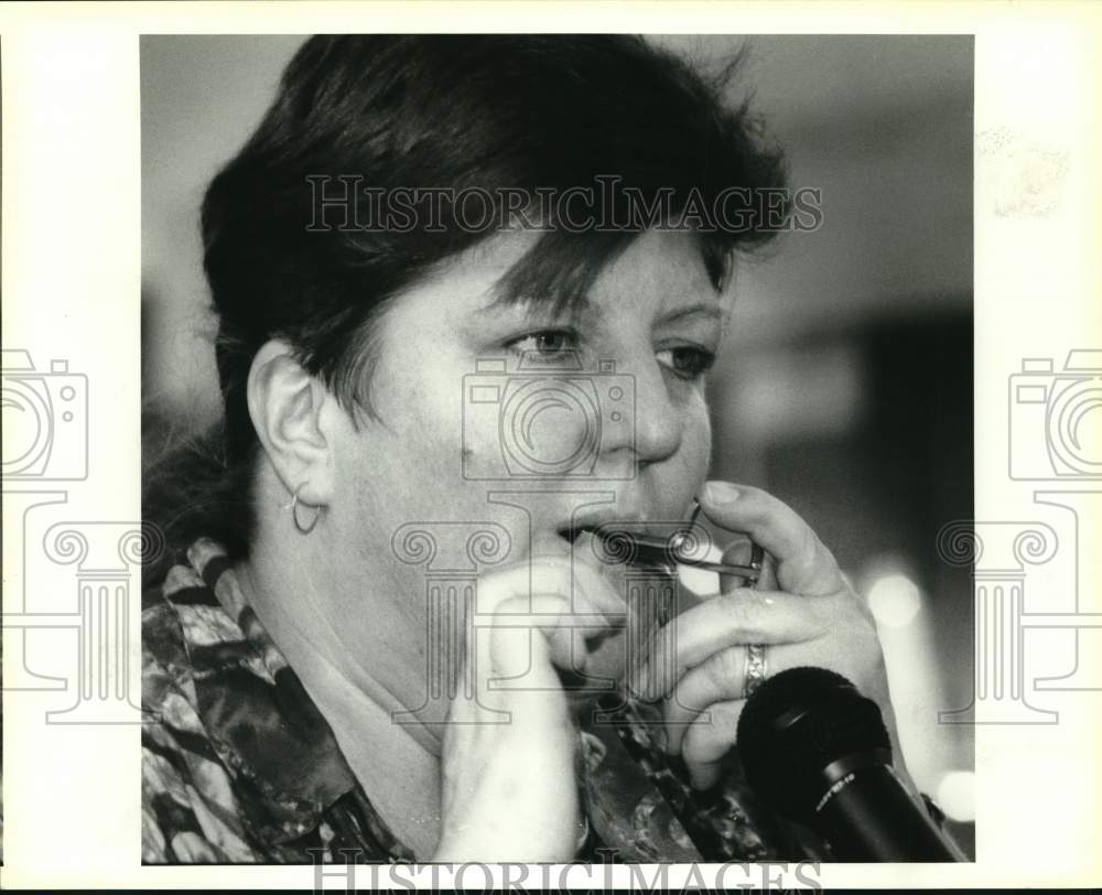 1995 Judy Stock, musician, plays &quot;Turkey In The Straw&quot; on Jaw Harp - Historic Images