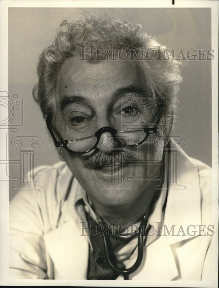 1976 Press Photo Danny Thomas in a scene on "The Practice," on NBC Television. - Historic Images