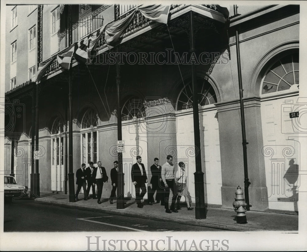 1966 Sugar Bowl- Player check out New Orleans. - Historic Images