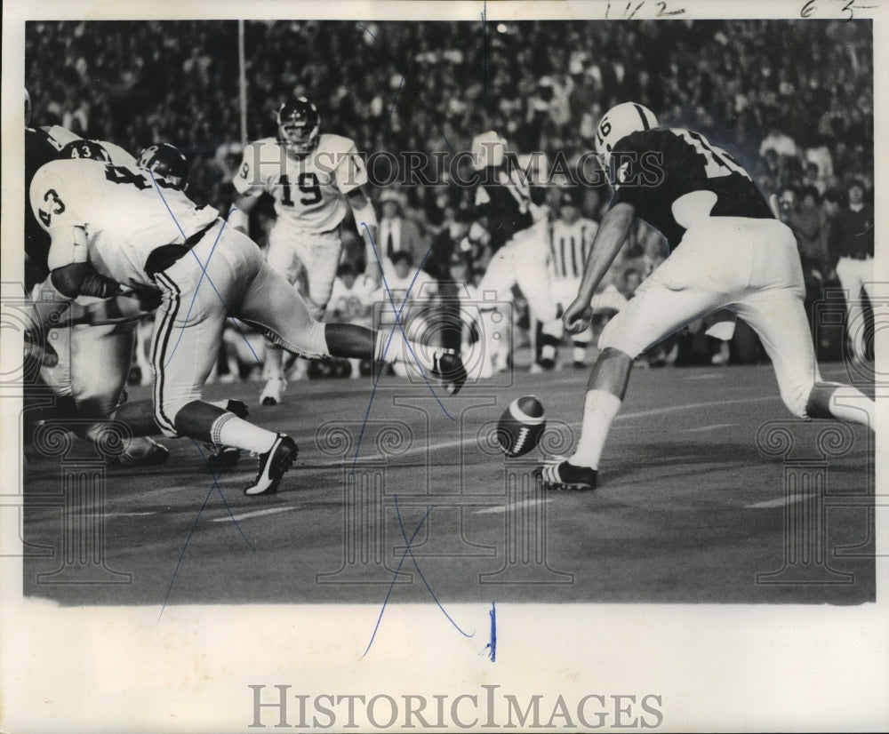 1973 Press Photo Sugar Bowl- John Hufnagel loses the handle. - nos00206- Historic Images