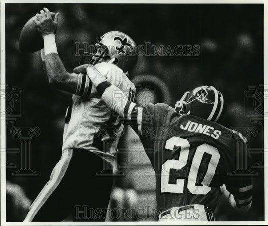 1983 New Orleans Saints - Jeff Groth and Falcon's Earl Jones in Play - Historic Images