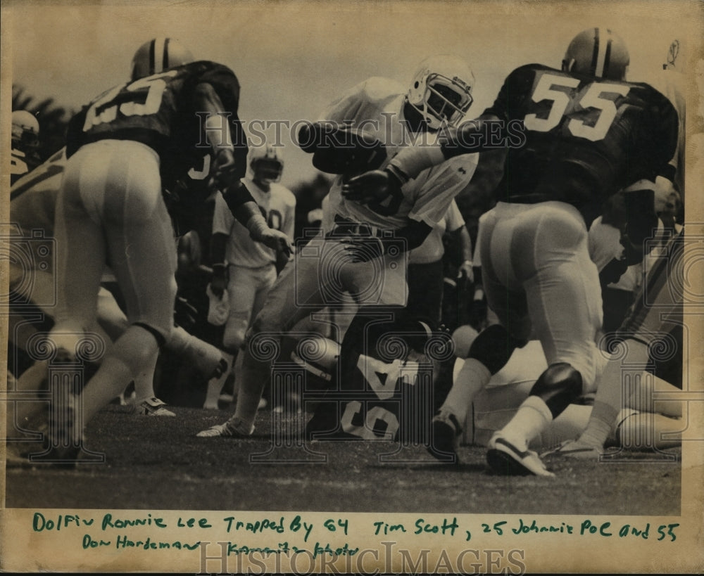 1981 New Orleans Saints-Dolphin Ronnie Lee trapped by Siants. - Historic Images