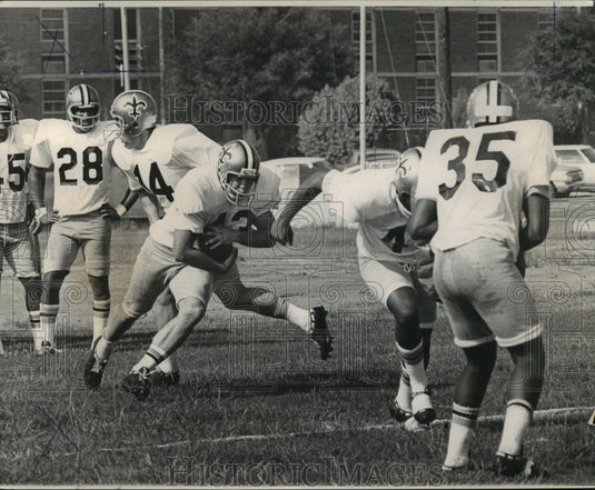 1972 New Orleans Saints-Saints QB Edd Hargett hands one off to RB. - Historic Images