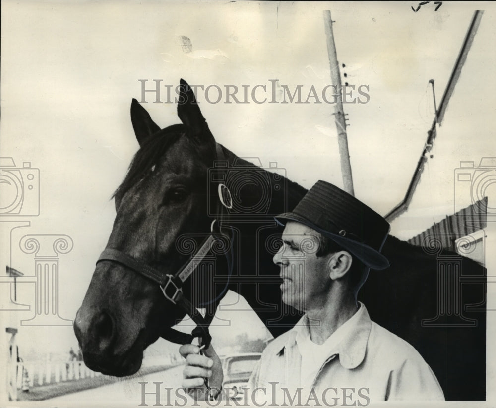 1970 Horse Racing - Trainer Angel Barrera with Hark The Herald - Historic Images