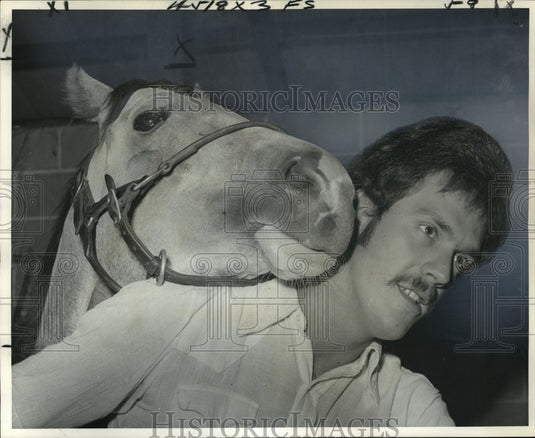 1976 Horse Racing - Hang Ten with Groom Jim Henry - Historic Images