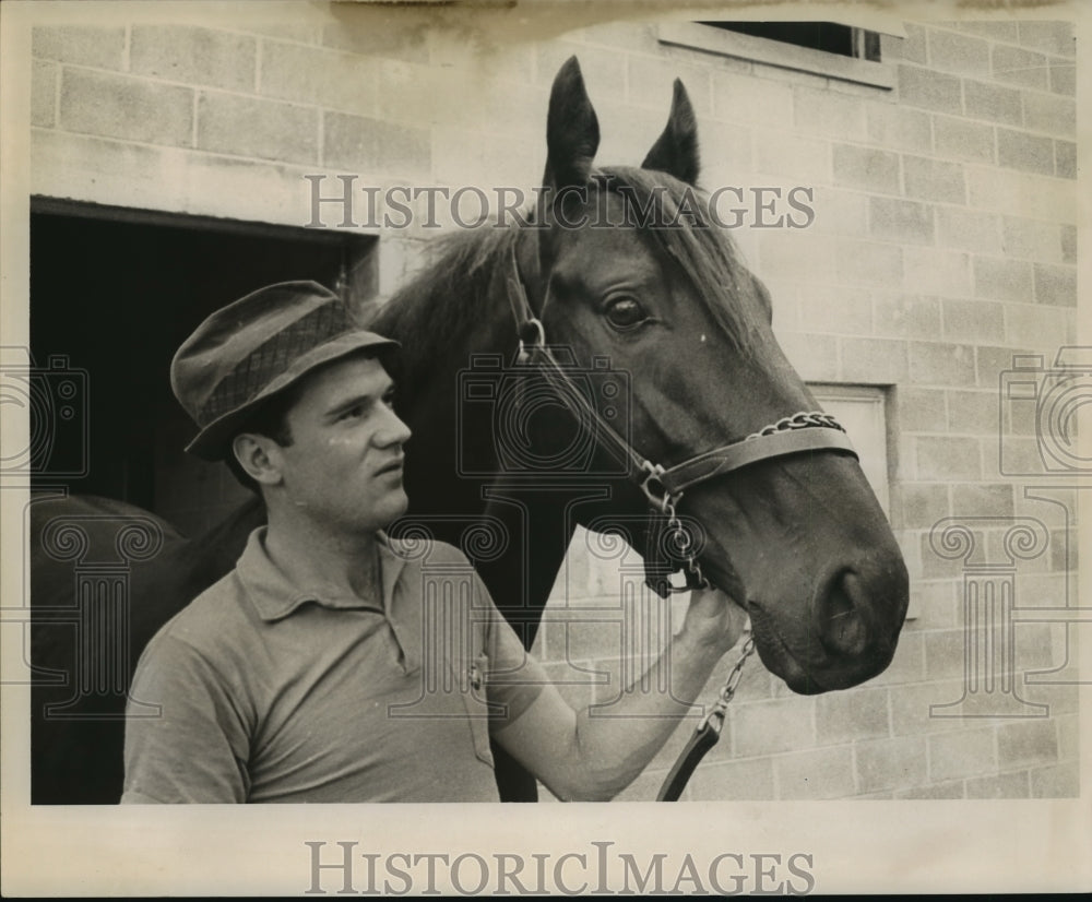 Horse racing- Lemon Twist with groom Dave McKnight. - Historic Images