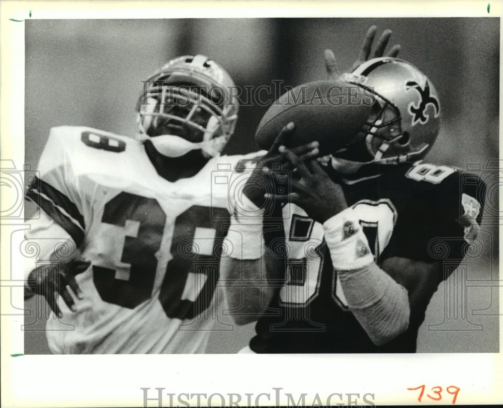 1988 New Orleans Saints-Brett Perriman bobbles pass and drops it. - Historic Images