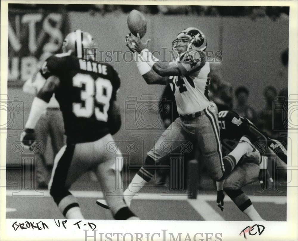 1988 New Orleans Saints- Rams Aaron Cox concentrates on TD pass. - Historic Images