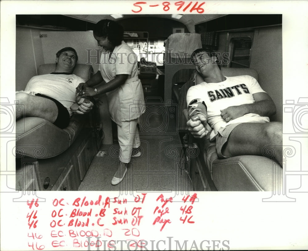 1986 New Orleans Saints- Coach Sidwell and Scott Pelluer blood drive - Historic Images