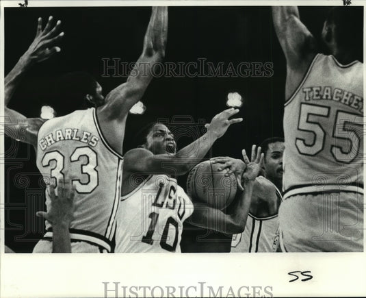 1981 Press Photo College Basketball- LSU on the basketball court. - Historic Images